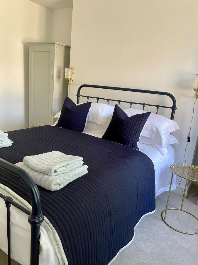 Seaview Flat With Balcony, Spacious 2 Bedroom Worthing Dış mekan fotoğraf