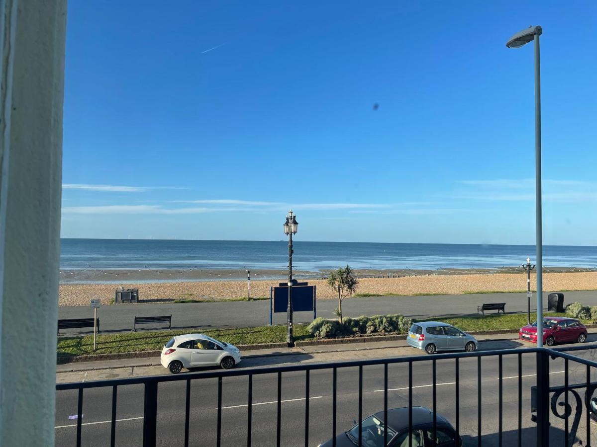 Seaview Flat With Balcony, Spacious 2 Bedroom Worthing Dış mekan fotoğraf