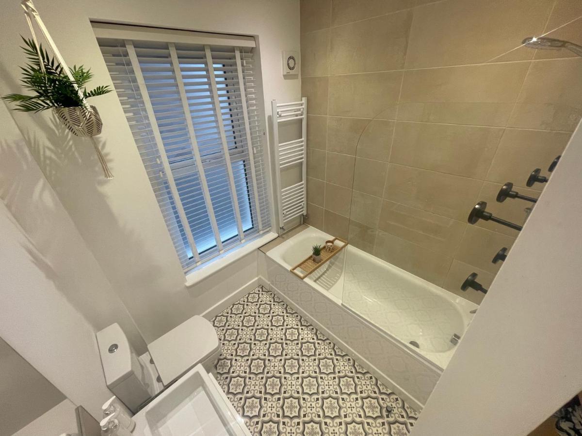 Seaview Flat With Balcony, Spacious 2 Bedroom Worthing Dış mekan fotoğraf