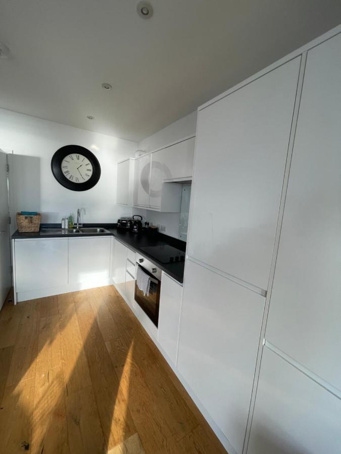 Seaview Flat With Balcony, Spacious 2 Bedroom Worthing Dış mekan fotoğraf